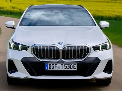 Occasion BMW 550e Comfort Edition 489 PK (359 kW) 2025 Grijs Stationwagen
