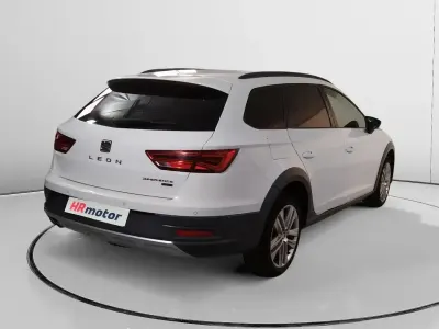 Usado Seat Leon 4Drive 150 CV (110 kW) 2018 Blanco Familiar