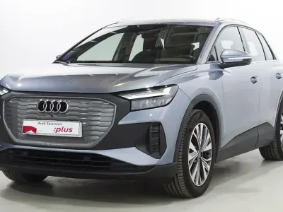 Usado Audi Q4 e-tron Ambiente 150 kW (204 HP) 2022 Azul SUV
