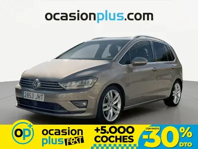 Begagnad VW Golf Sportsvan Sport 150 HK (110 kW) 2015 Gul Minibuss