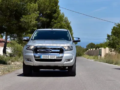 Usado Ford Ranger XLT 160 CV (117 kW) 2017 Gris / plata Pickup/Camioneta