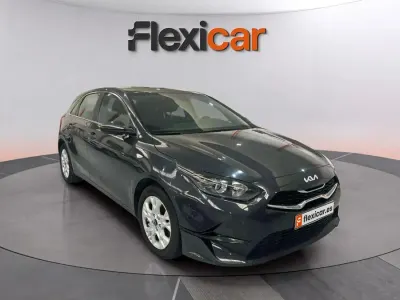 Usado Kia Ceed 136 CV (100 kW) 2023 Gris Utilitario