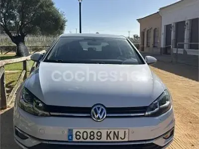 Usado VW Golf VII Advance 125 CV (91 kW) 2018 Gris / plata Berlina