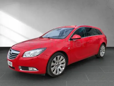 Usado Opel Insignia Sport 160 CV (117 kW) 2011 Rojo Familiar