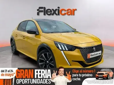 Usado Peugeot 208 GT 130 CV (95 kW) 2022 Amarillo Utilitario