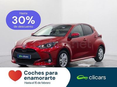 Usado Toyota Yaris 125 CV (91 kW) 2022 Rojo Utilitario