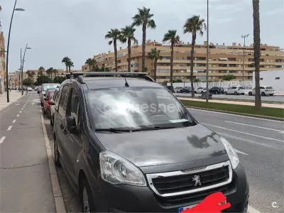 Usado Peugeot Partner Tepee Outdoor 120 CV (88 kW) 2017 Negro Monovolumen