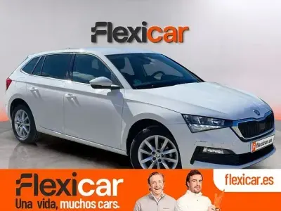 Usado Skoda Scala 110 CV (80 kW) 2022 Blanco Utilitario