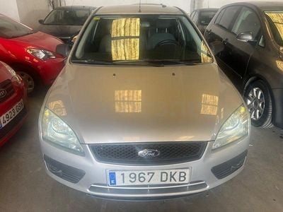 Begagnad Ford Focus Trend 100 HK (73 kW) 2005 Grå Sedan