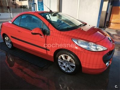 Rojo Usado 2008 Peugeot 207 CC Descapotable | 3000 € (Super precio)