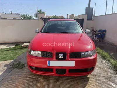 Usado Seat Leon Sport 150 CV (110 kW) 2004 Rojo Utilitario