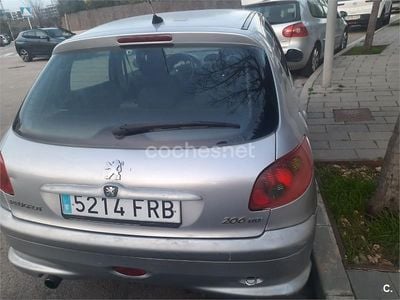 Usado Peugeot 206 70 CV (51 kW) 2007 Gris / plata Berlina