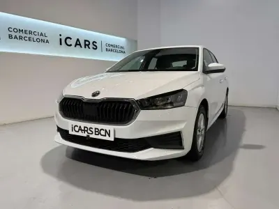 Usado Skoda Fabia Ambition 95 CV (69 kW) 2022 Blanco Berlina