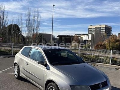 Gris / plata Usado 2003 Fiat Stilo Dynamic Berlina | 2200 € (Precio justo)