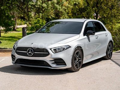 Usado Mercedes A180 122 CV (89 kW) 2023 Gris / plata Berlina