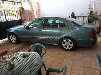 Usado Mercedes E320 Elegance 204 CV (150 kW) 2004 Gris / plata Berlina