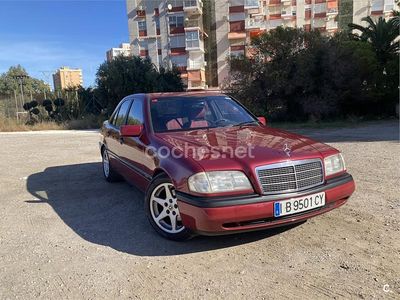 Usado Mercedes C180 122 CV (89 kW) 1998 Granate Berlina