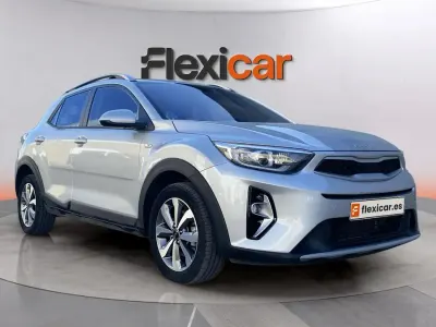 Usado Kia Stonic 101 CV (74 kW) 2022 Gris SUV