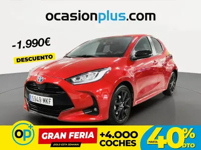 Usado Toyota Yaris Plus 116 CV (85 kW) 2023 Rojo Utilitario