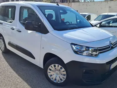 Usado Citroën Berlingo Live 102 CV (75 kW) 2020 Blanco Monovolumen