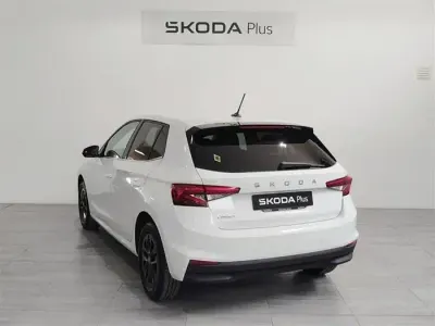 Usado Skoda Fabia Selection 80 CV (58 kW) 2025 Blanco Utilitario