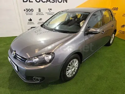 Usado VW Golf VII Advance 105 CV (77 kW) 2012 Gris / plata Berlina