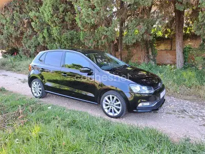 Käytetty VW Polo 75 HP (55 kW) 2014 Musta Sedan