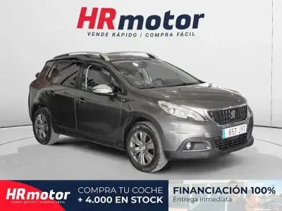 Usado Peugeot 2008 Style 100 CV (73 kW) 2017 Gris / plata SUV