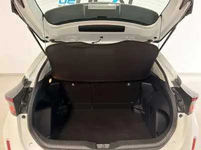 Usado Toyota Yaris Cross Style 116 CV (85 kW) 2023 Blanco SUV