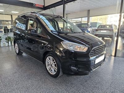 Usado Ford Tourneo Courier Trend 100 CV (73 kW) 2016 Negro Monovolumen