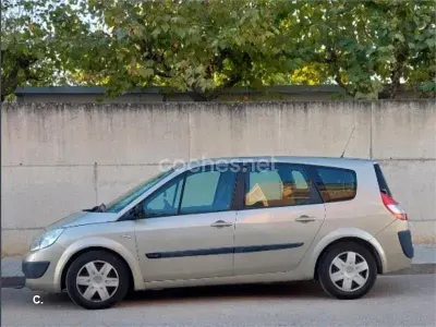 Usado Renault Grand Scénic II Dynamique 130 CV (95 kW) 2009 Beige Monovolumen