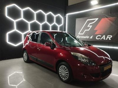 Käytetty Renault Scénic III 105 HP (77 kW) 2009 Punainen Tila-auto