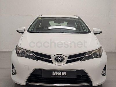 Usado Toyota Auris Business Edition 124 CV (91 kW) 2014 Blanco Familiar