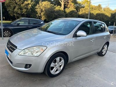 Gris / plata Usado 2007 Kia Ceed Utilitario | 2800 €
