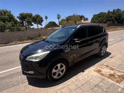 Usado Ford Kuga Trend 150 CV (110 kW) 2015 Negro SUV