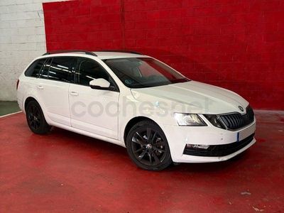 Usado Skoda Octavia 130 CV (95 kW) 2019 Blanco Familiar