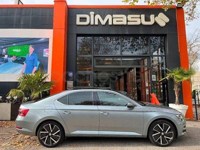 Usado Skoda Superb Style 218 CV (160 kW) 2021 Gris / plata Berlina