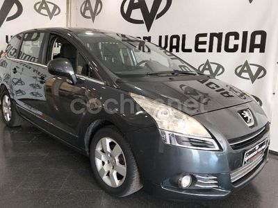 Gris / plata Usado 2012 Peugeot 5008 Monovolumen | 7499 € (Precio justo)