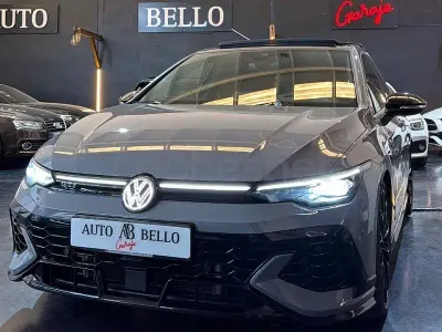 Usado VW Golf VIII GTI Clubsport 300 CV (220 kW) 2024 Gris / plata Berlina