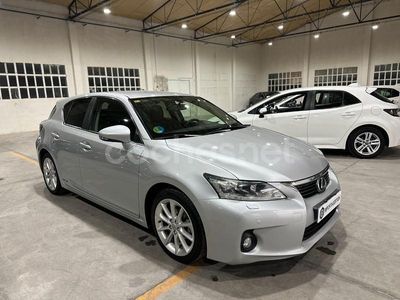 Lexus CT200h