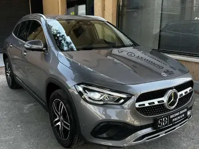 Usado Mercedes GLA200 150 CV (110 kW) 2023 Gris SUV