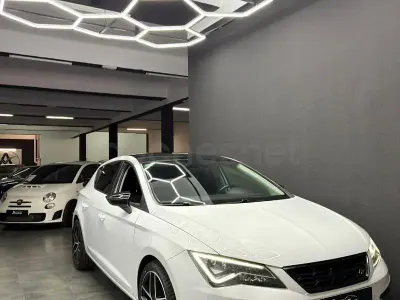 Käytetty Seat Leon FR 150 HP (110 kW) 2018 Valkoinen Sedan