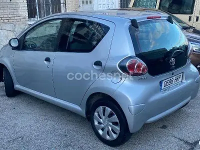Używany Toyota Aygo City 68 KM (50 kW) 2013 Szary Hatchback
