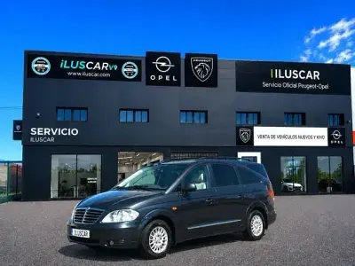 Usado SsangYong Rodius 165 CV (121 kW) 2013 Gris Monovolumen
