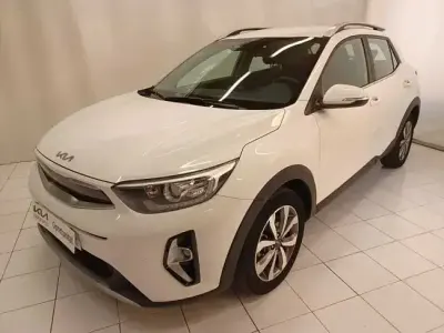 Usado Kia Stonic 101 CV (74 kW) 2025 Blanco SUV