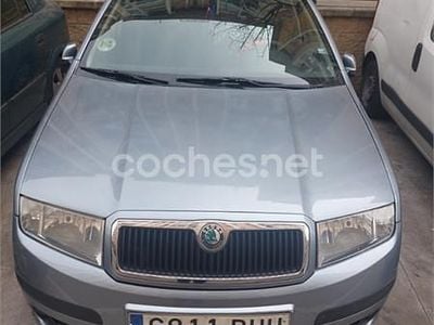 Usado Skoda Fabia Comfort 64 CV (47 kW) 2005 Gris / plata Berlina