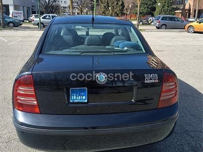 Usado Skoda Superb Elegance 130 CV (95 kW) 2003 Negro Berlina