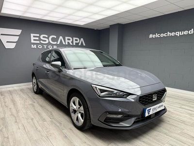 Usado Seat Leon FR 204 CV (150 kW) 2023 Gris / plata Berlina