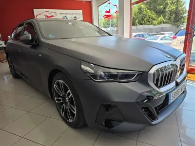 Usado BMW 520 Comfort Edition 197 CV (144 kW) 2025 Gris Familiar