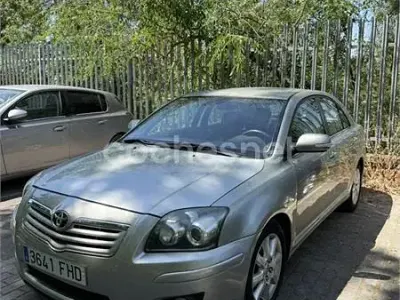 Usado Toyota Avensis Sol 150 CV (110 kW) 2006 Gris / plata Berlina